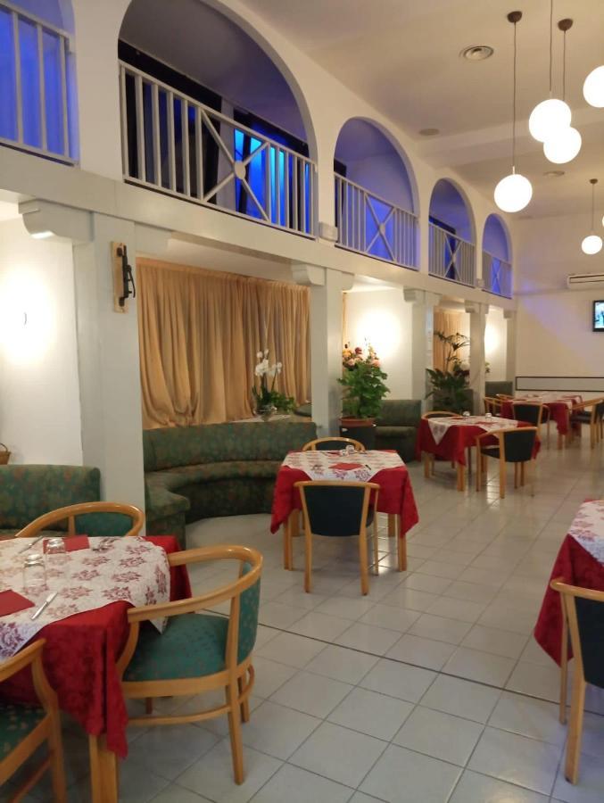 Hotel Forum SantʼIlario dʼEnza Esterno foto