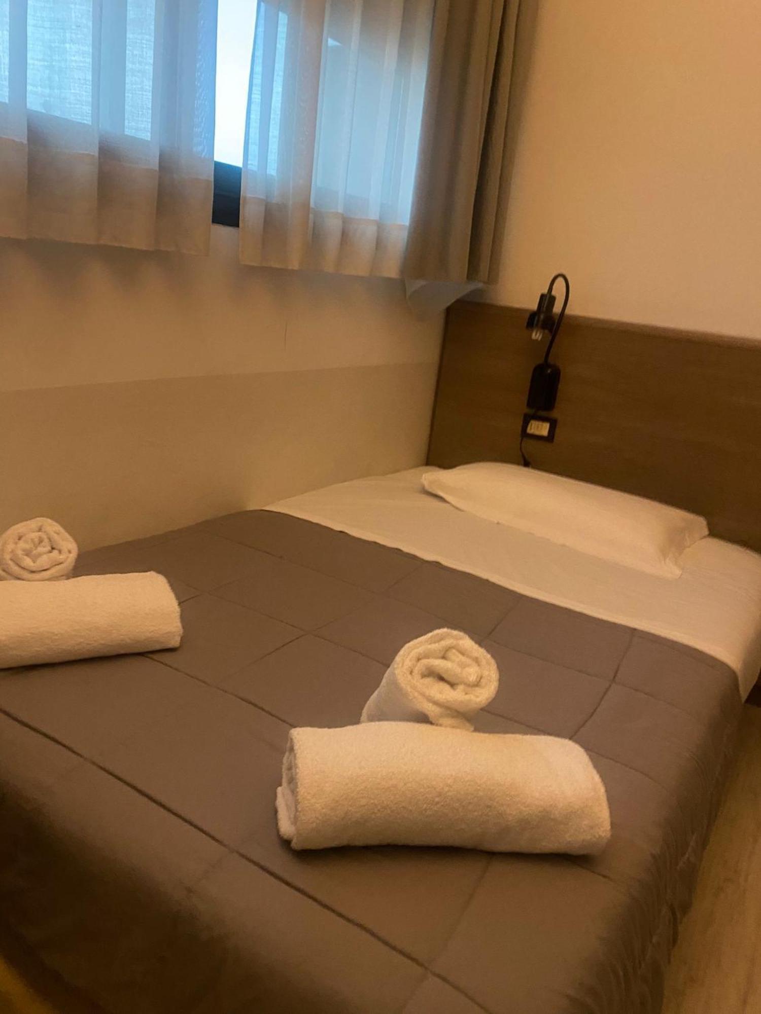 Hotel Forum SantʼIlario dʼEnza Esterno foto