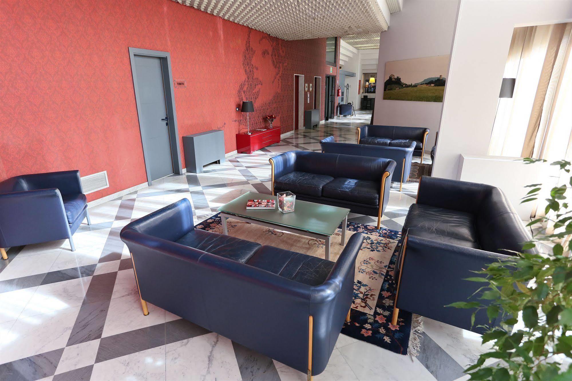 Hotel Forum SantʼIlario dʼEnza Esterno foto