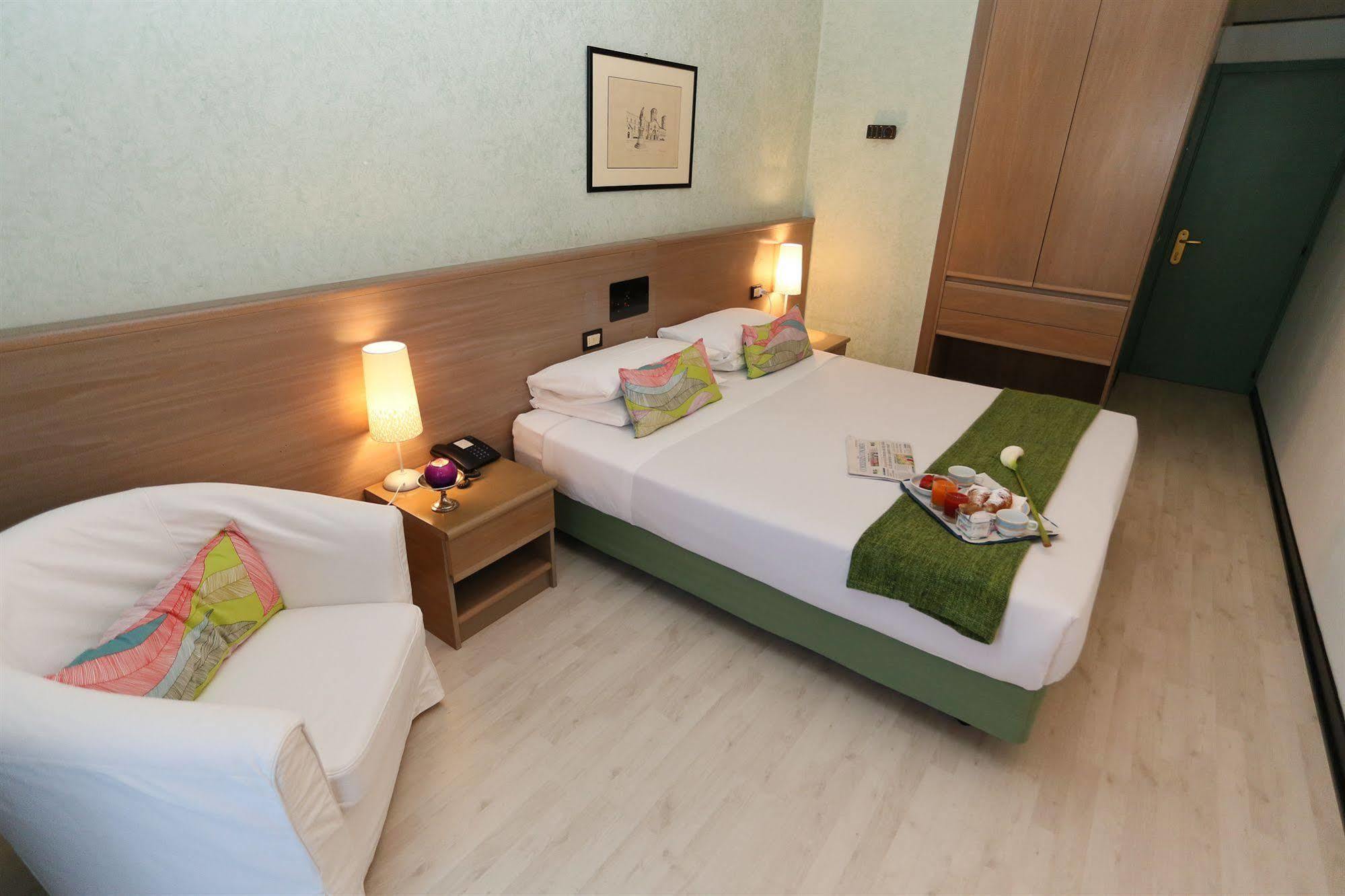 Hotel Forum SantʼIlario dʼEnza Esterno foto