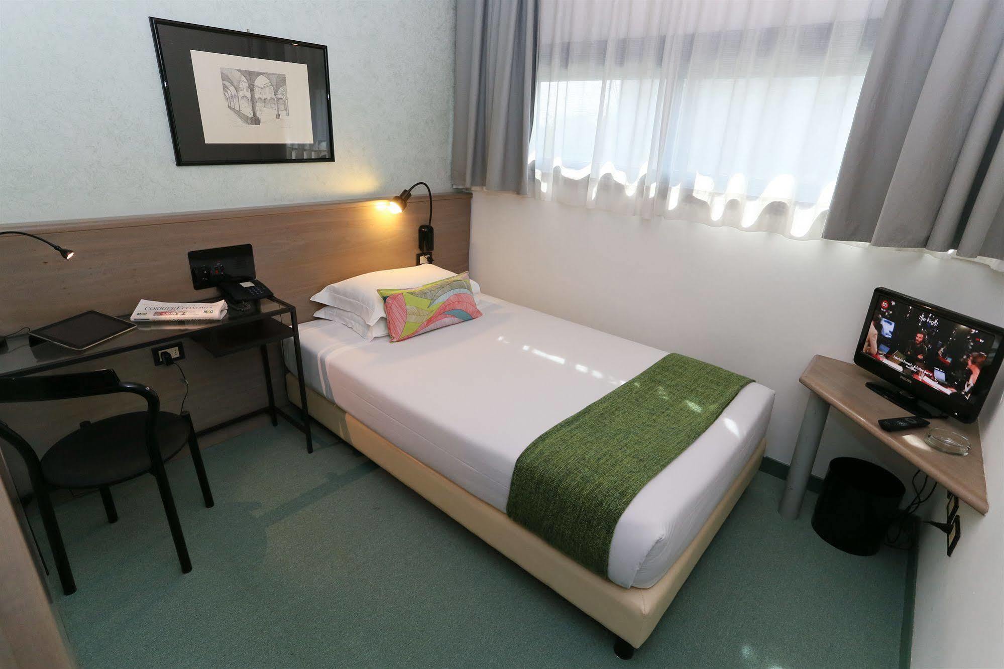 Hotel Forum SantʼIlario dʼEnza Esterno foto