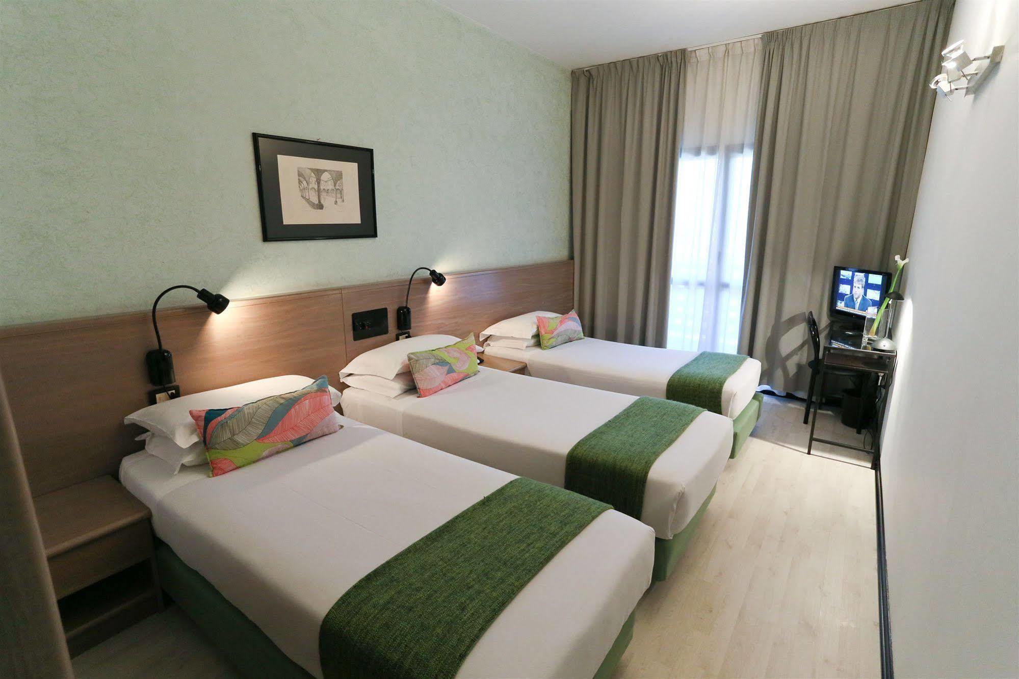 Hotel Forum SantʼIlario dʼEnza Esterno foto