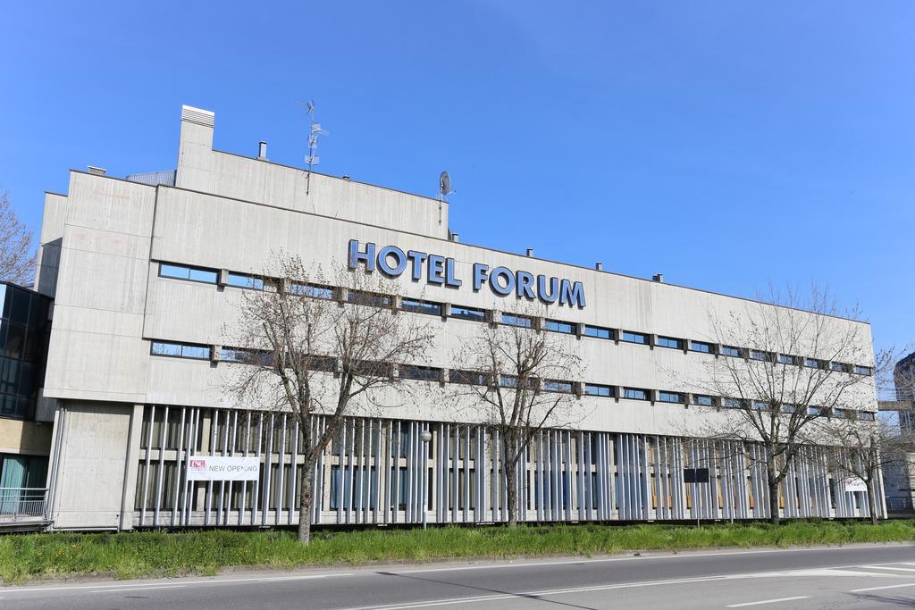Hotel Forum SantʼIlario dʼEnza Esterno foto